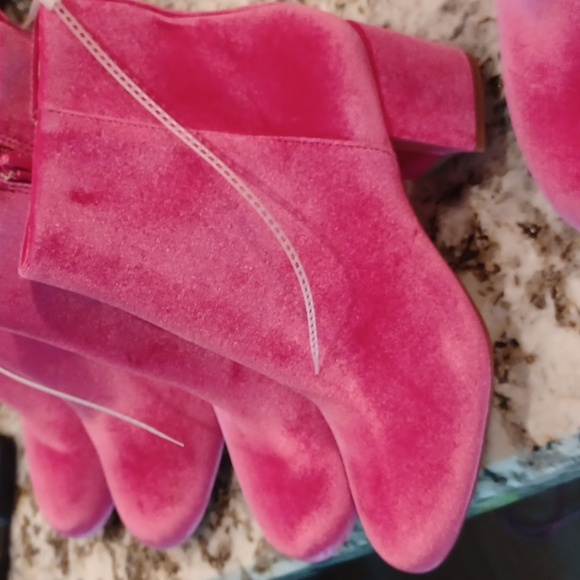 Gianni Bini, the JaydennnTwo Velvet Block Heel Booties, Barbie Pink NEW - Picture 5 of 16